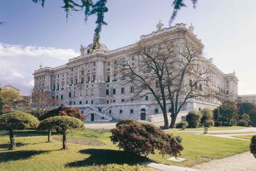 Royal_Palace_Madrid.jpeg
